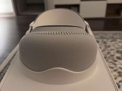 Apple-Vision-Lens-Cover-On